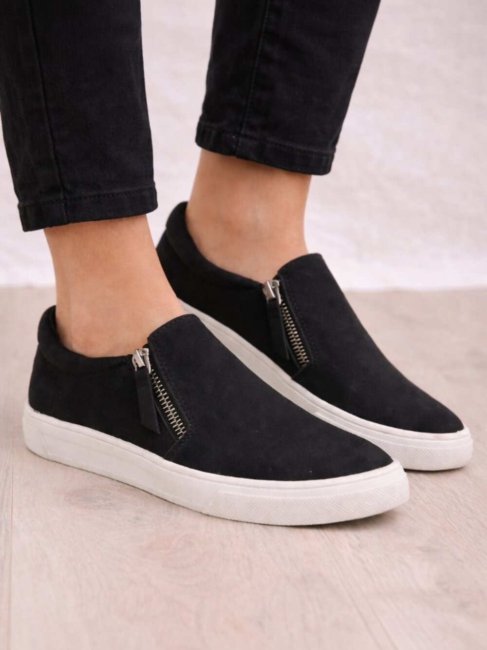 Kensie Soren Black Slip-On Sneakers Side Zip Low Top Womens 8